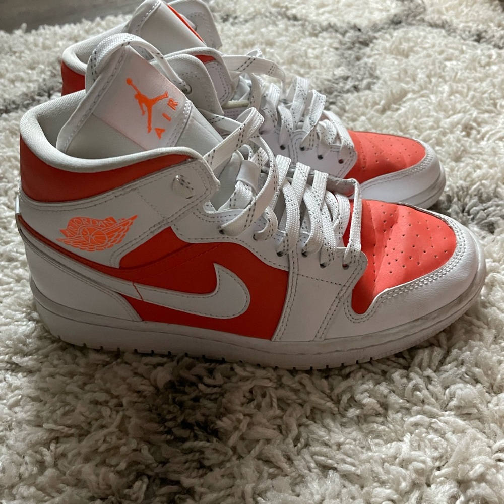 air jordan 1 mid SE ‘bright citrus’